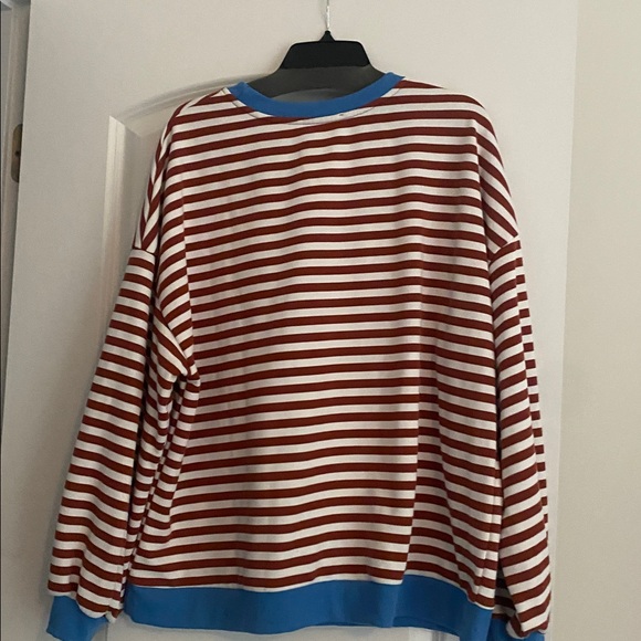 Oversized Sweatshirt - Picture 2 of 3